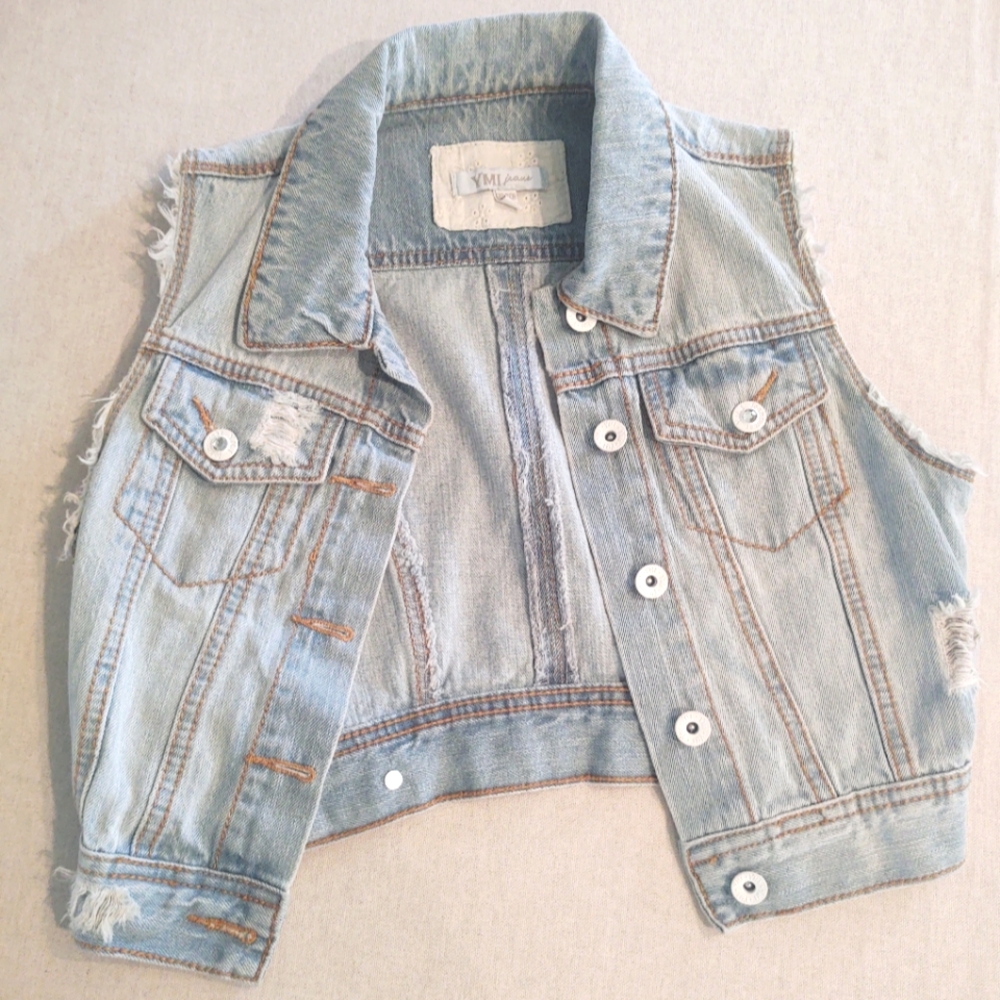 LighT-Denim Vest~ Frayed-Edges + Crop-Style by Ymi Jeans Size: Xs